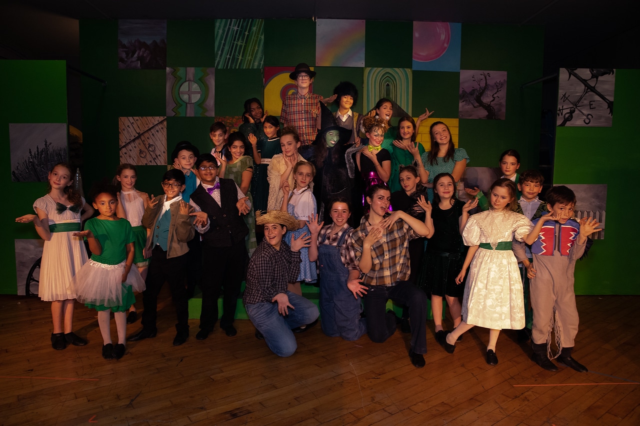 Cast of THE WIZARD OF OZ | Photo Courtesy of Kate Riccardi Photography (https://www.riccardiphotography.com)
